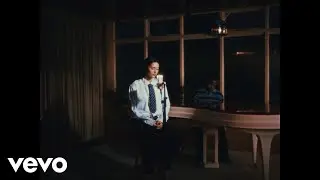 SIENNA SPIRO - BUTTERFLY EFFECT (Live Performance)