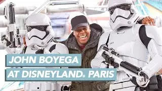 John Boyega alias Finn vient vivre l'exp&eacute;rience des L&eacute;gendes de la Force