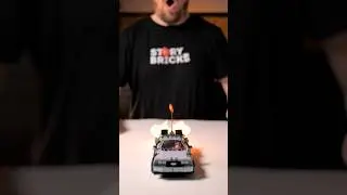 Распаковываем LEGO набор с лучшей версией Машины времени из &laquo;Назад в будущее&raquo;