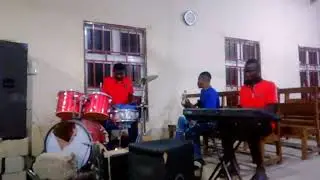 The drummer got high and start singing too, @DRUM @sunniesnaresmusic @marcushazzan 