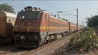 Dangerous Parallel Overtake by 11123 Barauni Mail with WAP4 JHS 22932☠️🔥| RailfanYunusNR.