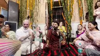 Radharaman Kaho | A Beautiful, Mesmerising Family Kirtan