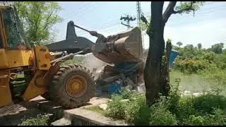 CDA(capital development authority)operation against encroachments in surroundings of Bari Imam