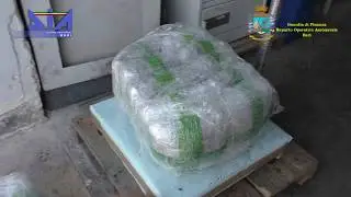 Monopoli, al largo con una tonnellata di droga: vale dieci milioni di euro. Presi 2 scafisti