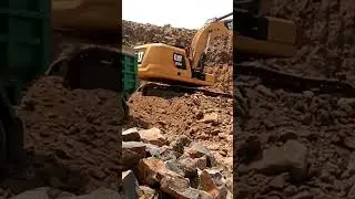 Excavator CAT 320 NG Sedang Bekerja Di Galian C