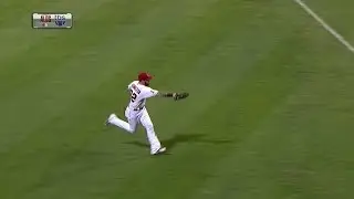 KC@LAA Gm2: Hamilton makes slick running grab in left