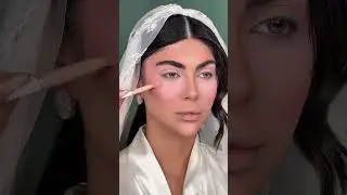 Unleash your bold side with this dramatic makeup tutorial. #MakeupTutorial #DramaticLook #SmokeyEyes