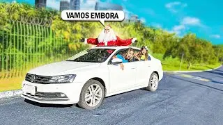 DEI CARONA PARA O PAPAI NOEL E ELE FOI NO TETO SOLAR DO MEU CARRO!