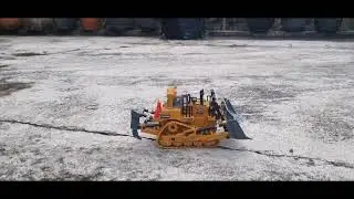 Bermain remote control bulldozer, mainan anak