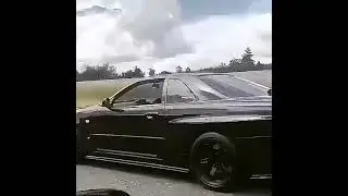 R34 GTR insane pull on highway!!