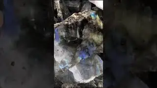 LABRADORITE: THE STONE OF MAGIC AND COSMIC PROTECTION #LABRADORITE #CRYSTALMAGIC