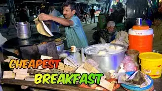 Only 60 Rs Roadside Desi Aloo Paratha | Aloo Saag Paratha | Pakistan Street Food