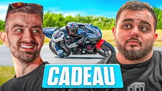 IL NE SAIT PAS ENCORE QU'ON VA LUI OFFRIR UNE MOTO .... 😏😍