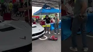 Este carro de control remoto choca el auto de ese chico