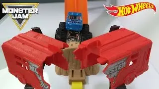 Hot Wheels Monster Jam HW Off-Road Smash-up Station