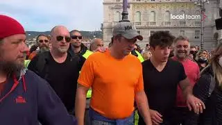 No Green Pass Trieste, l'arrivo di Stefano Puzzer in piazza Unità d'Italia