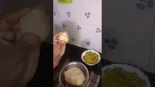 Aaloo Matar ki kachori 😍 easy to cook with smriti..