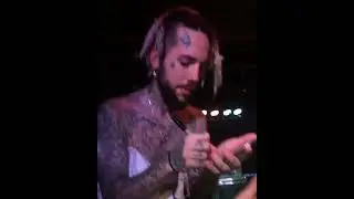 Scrim signing fans phone on stage 📸: @teresaaa_xx  on IG