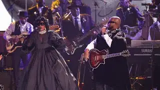 Lauryn Hill and Wyclef Jean Lead a Soul-Soaked Grammys Tribute to D&rsquo;Angelo & Roberta Flack