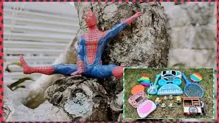 Mencari Mainan Spiderman, Mobil Polisi, Pop It, Tukang Bakso, Gitar, Keyboard, Raket Tenis, Laptop