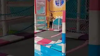 Прыгает на батуте #дети #батут #shorts #tiktok #jump  #kids #happy #funny #like #game #world #life