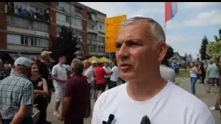 Za vreme sednice SO Bogatić u Bogatiću protest su održali članovi Udruženja ,,NA&Scaron;E MLEKO