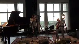 Tea (Ineke Vandoorn & Marc van Vugt)