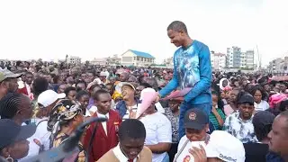 WHAT NUMBER! Babu Owino issues bursary forms in Utawala, Embakasi East!!