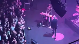 Matt Berninger - Why dont nobody love me? Live at Cirque Royal Bruxelles