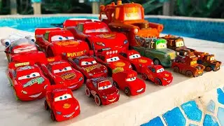 虹色の坂を走るカーズのミニカー♪転がるように黄色い水の中に飛び込んでいく♪