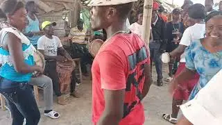vin gade kijan anpe moun ap danse bal