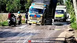Viral Story wa truk margo joyo lewat jalan berlubang