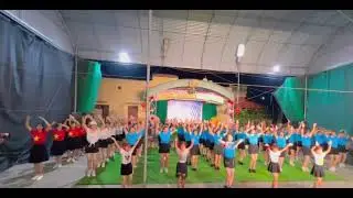 Đồng diễn “Nối vòng tay lớn” mừng sinh nhật lần thứ 4 CLB khiêu vũ thể thao Hoa Hướng Dương