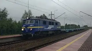 EU07E-239 ze składem platform