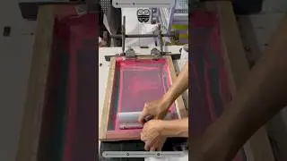 Sablon manual pada bahan plastik #workshopsablon #screenprinting #sablonplastik