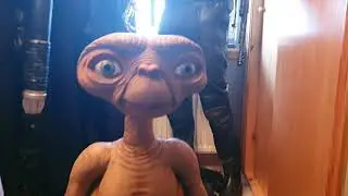 lifesize Neca E.T. repainted.