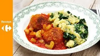 Gehaktballen met selder in tomatensaus en spinaziepuree