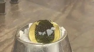 Johnny Glass making ornaments @ Knott’s Merry Farm 2025-26 