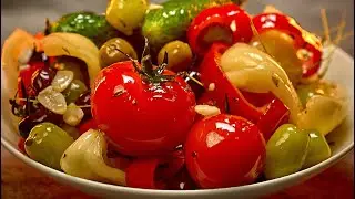 Маринованные перцы. Маринованные томаты. Маринованные оливки. Маринованные огурцы