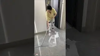 This mop can be used wet or dry. Scraping water and sweeping are possibilities for it #viralvideo 🧹👍