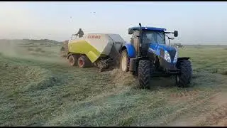 High speed baling claas 3200 and 2200 Baler in action! #modernagriculture 🚜