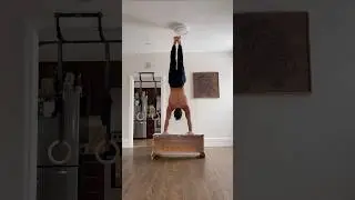 No rush #handstandpushup #handstandpractice #calisthenics #bodyweight #movement #strength #balance