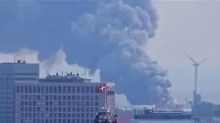 giant fire in metal scrap copenhagen - k&aelig;mpebrand i metalskrot p&aring; pr&oslash;vestenen