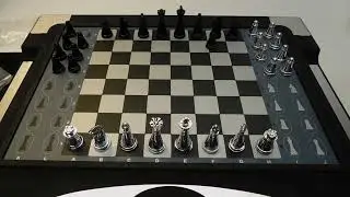 Sharper Image Excalibur Phantom Force Electronic Chess Set Self-Moving Computer