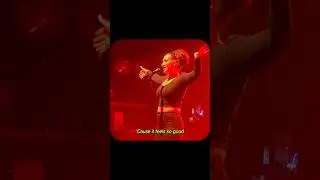 Cleo Sol performing 