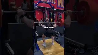 Why use a safety bar during the squat vs a barbell? 🤯 #squat #legday