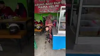 KULINER NASI KUNING MAMA HELMI HANDIL BAKTI