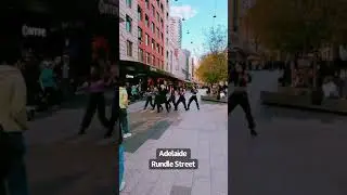 SeeHowItGoes: Wow..🤩😎! Street Performance | EVERGLOW (에버글로우) - FIRST | Dance Cover
