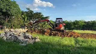 Excavator mini menggali tanah persiapan Pembangunan gerai koperasi desa merah putih 