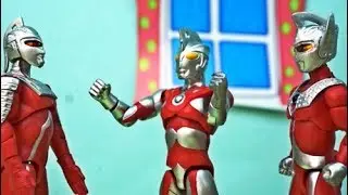 奥特曼排队穿过传送门去检查身体，发现奥特曼经常玩手机看电视视力下降